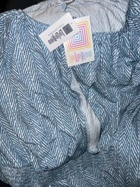 LuLaRoe Blue and White Leaf Print Jody long sleeve 2XL